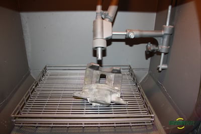 Como limpiar el oxido dentro de una pinza de freno 5