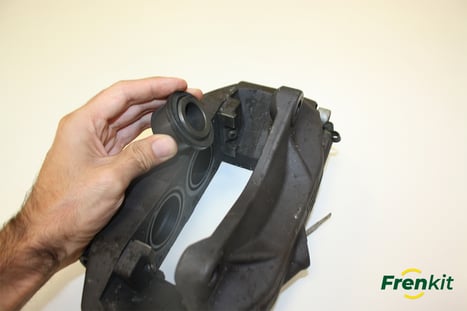 How to dismantle a brake caliper 16
