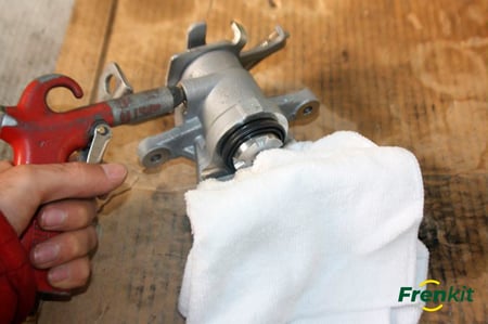 How to dismantle a brake caliper 3