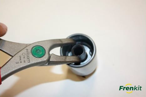 How to dismantle a brake caliper 5